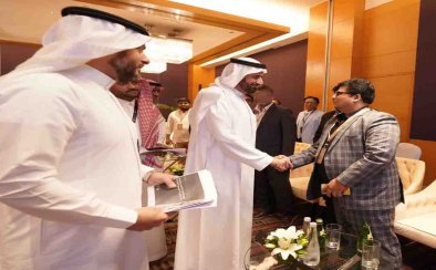 Saudi Hajj Minister Awards Qiswa to Rahat Group